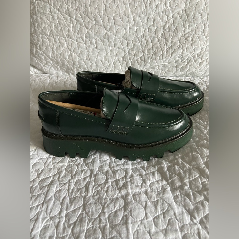 NWOT ZARA Green Loafers Size 6